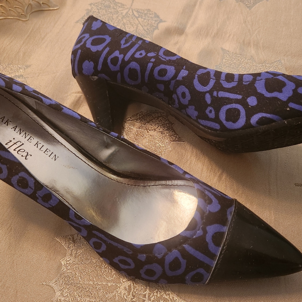 Anne Klein Women's Blue and Black Patterned Heels